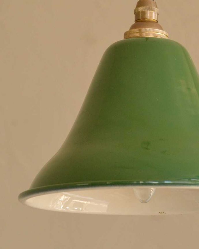 ペンダントライト　照明・ライティング　ベル型が可愛いグリーン色のホウロウペンダントライト（コード・シャンデリア球・ギャラリーなし）。。(pl-207)