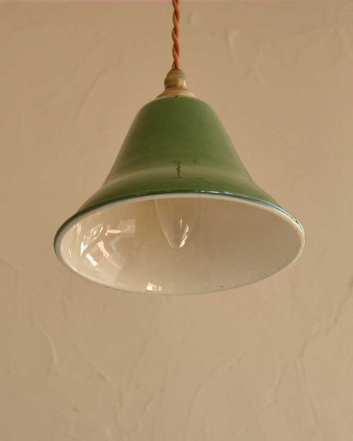 ペンダントライト　照明・ライティング　ベル型が可愛いグリーン色のホウロウペンダントライト（コード・シャンデリア球・ギャラリーなし）。。(pl-207)
