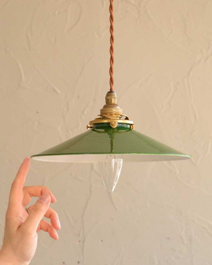 ペンダントライト　照明・ライティング　ほっこりとした素材感が人気のホウロウペンダントライト（コード・シャンデリア球・ギャラリーA）。。(pl-209)