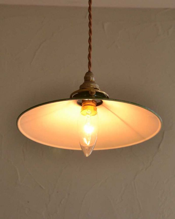 ペンダントライト　照明・ライティング　ほっこりとした素材感が人気のホウロウペンダントライト（コード・シャンデリア球・ギャラリーA）。。(pl-209)