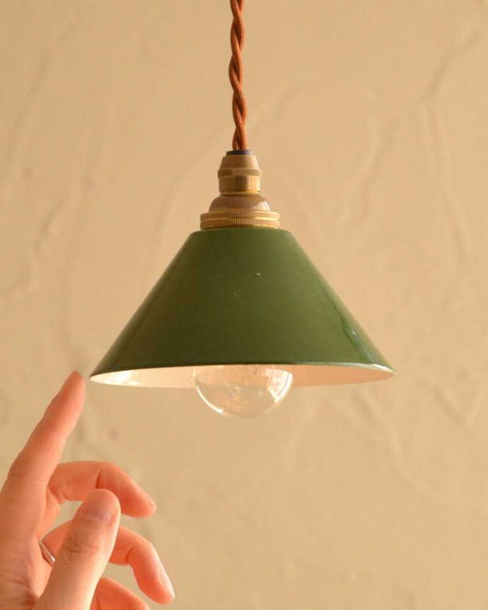 ペンダントライト　照明・ライティング　ほっこりとした素材感が人気のホウロウペンダントライト（コード・丸球・ギャラリーなし）。。(pl-212)