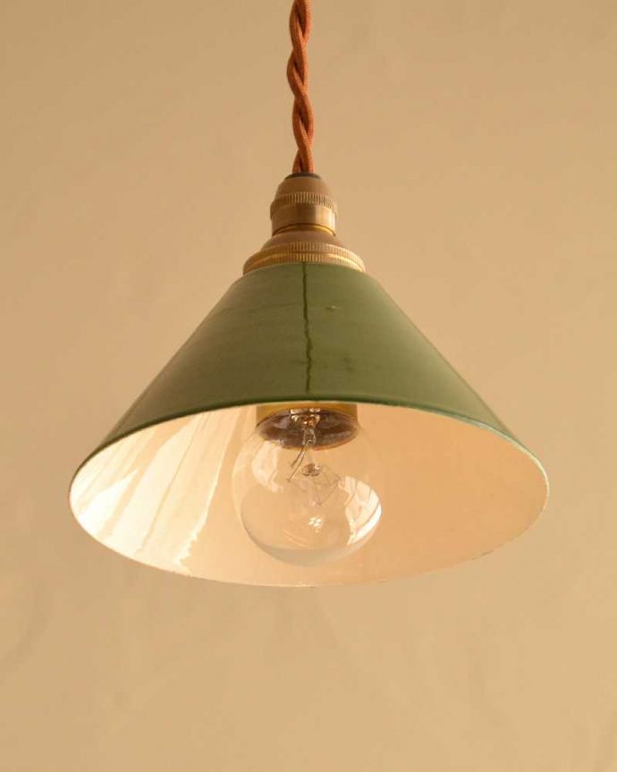 ペンダントライト　照明・ライティング　ほっこりとした素材感が人気のホウロウペンダントライト（コード・丸球・ギャラリーなし）。。(pl-212)