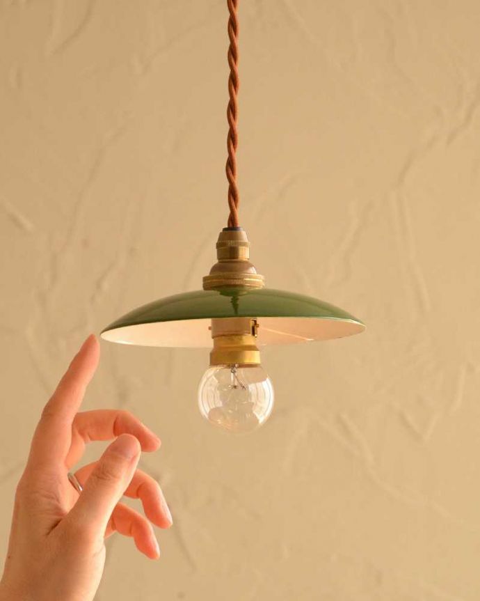 ペンダントライト　照明・ライティング　小さくて可愛い琺瑯のペンダントライト （コード・シャンデリア電球・ギャラリーなし）。。(pl-216)