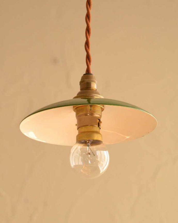 ペンダントライト　照明・ライティング　小さくて可愛い琺瑯のペンダントライト （コード・シャンデリア電球・ギャラリーなし）。。(pl-216)