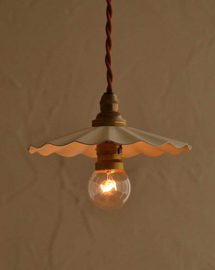 ペンダントライト　照明・ライティング　フリルが可愛いアイアンの小さなペンダントライト ホワイト （コード・シャンデリア電球・ギャラリーなし）。。(pl-218)