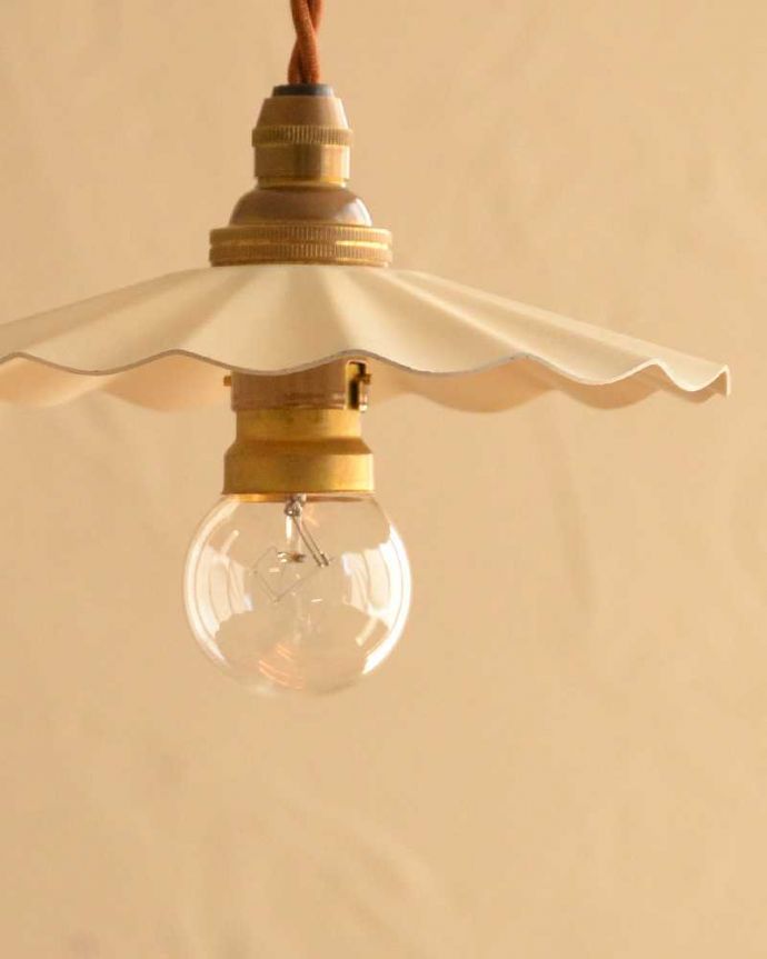 ペンダントライト　照明・ライティング　フリルが可愛いアイアンの小さなペンダントライト ホワイト （コード・シャンデリア電球・ギャラリーなし）。。(pl-218)