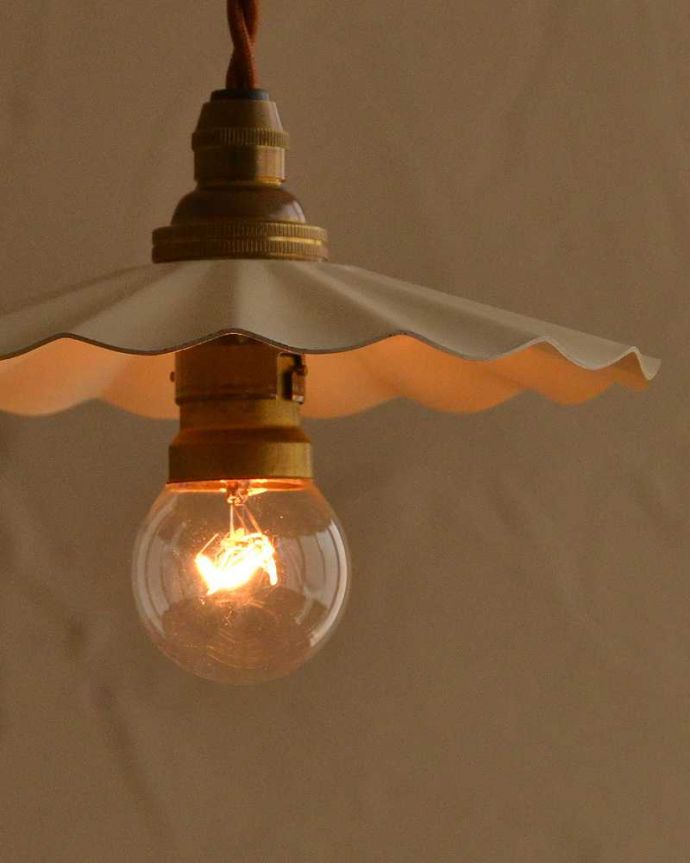 ペンダントライト　照明・ライティング　フリルが可愛いアイアンの小さなペンダントライト ホワイト （コード・シャンデリア電球・ギャラリーなし）。。(pl-218)