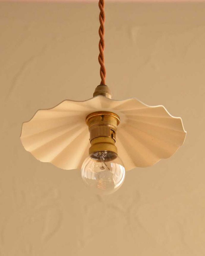 ペンダントライト　照明・ライティング　フリルが可愛いアイアンの小さなペンダントライト ホワイト （コード・シャンデリア電球・ギャラリーなし）。。(pl-218)