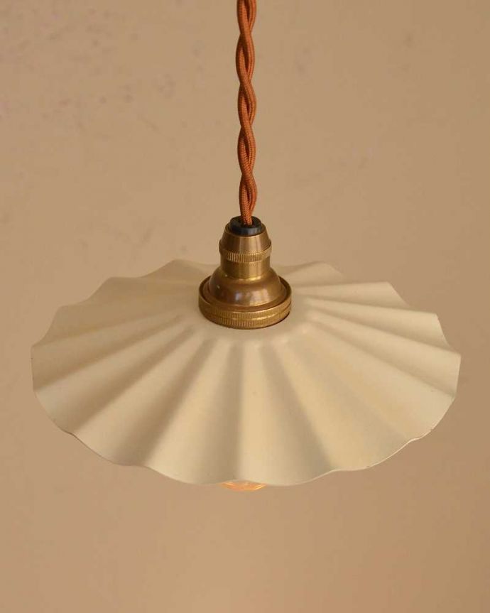 ペンダントライト　照明・ライティング　フリルが可愛いアイアンの小さなペンダントライト ホワイト （コード・シャンデリア電球・ギャラリーなし）。。(pl-218)