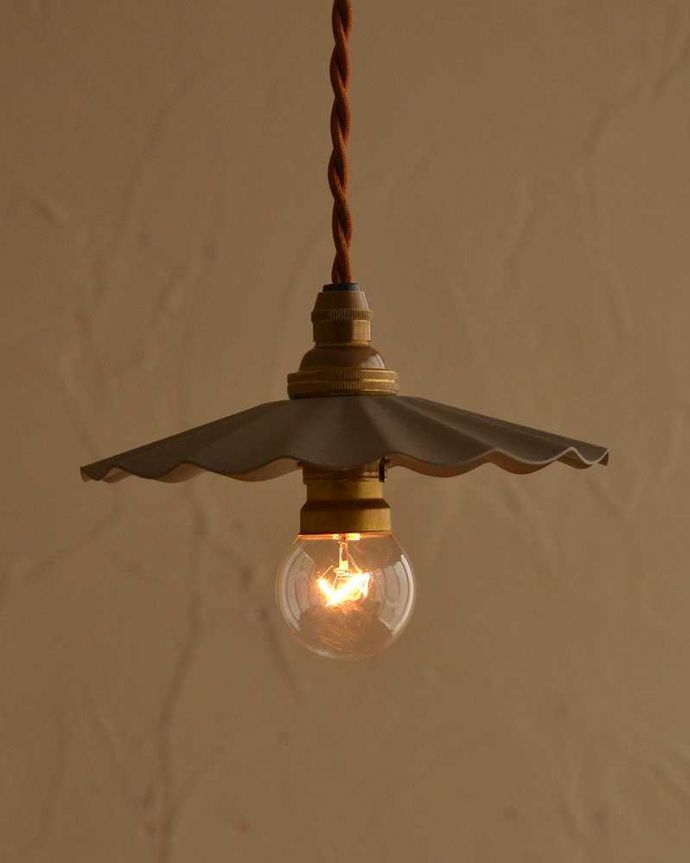 ペンダントライト　照明・ライティング　フリルが可愛いアイアンの小さなペンダントライト （コード・シャンデリア電球・ギャラリーなし）。。(pl-219)