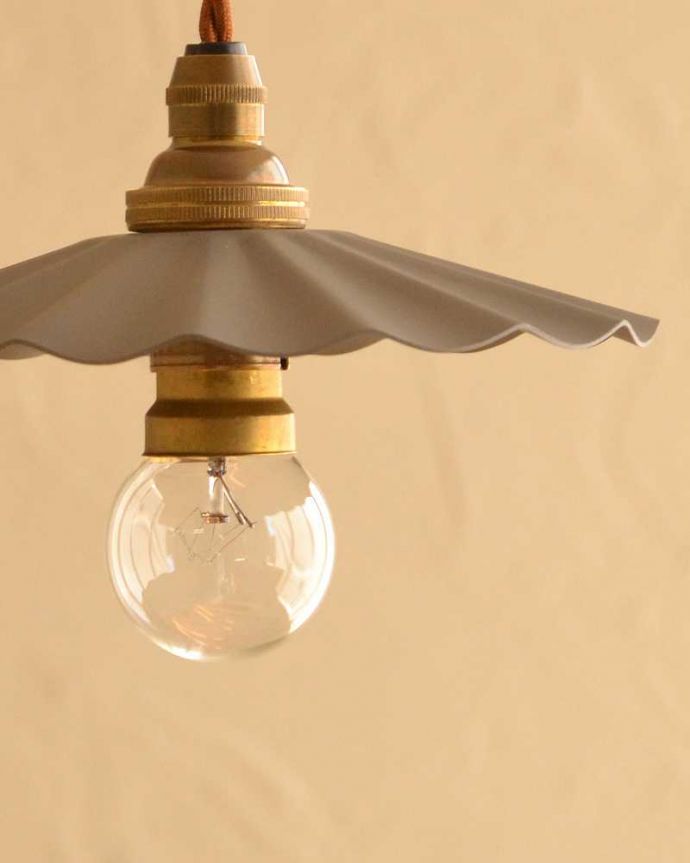 ペンダントライト　照明・ライティング　フリルが可愛いアイアンの小さなペンダントライト （コード・シャンデリア電球・ギャラリーなし）。。(pl-219)