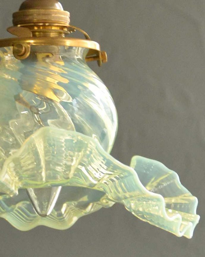 ガラスシェードの模様