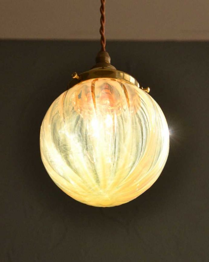 ペンダントライト　照明・ライティング　ヴァセリン風のガラスがキレイなペンダントライト（コード・シャンデリア電球・ギャラリーD付き）。。(pl-222)