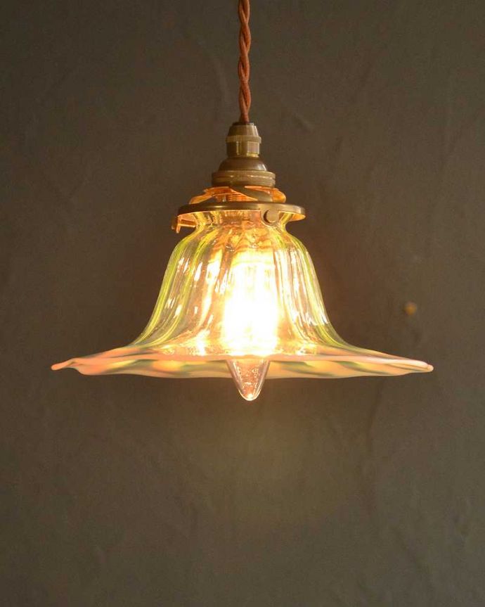 ペンダントライト　照明・ライティング　ヴァセリン風のガラスがキレイなペンダントライト（コード・シャンデリア球・ギャラリーA）。。(pl-223)