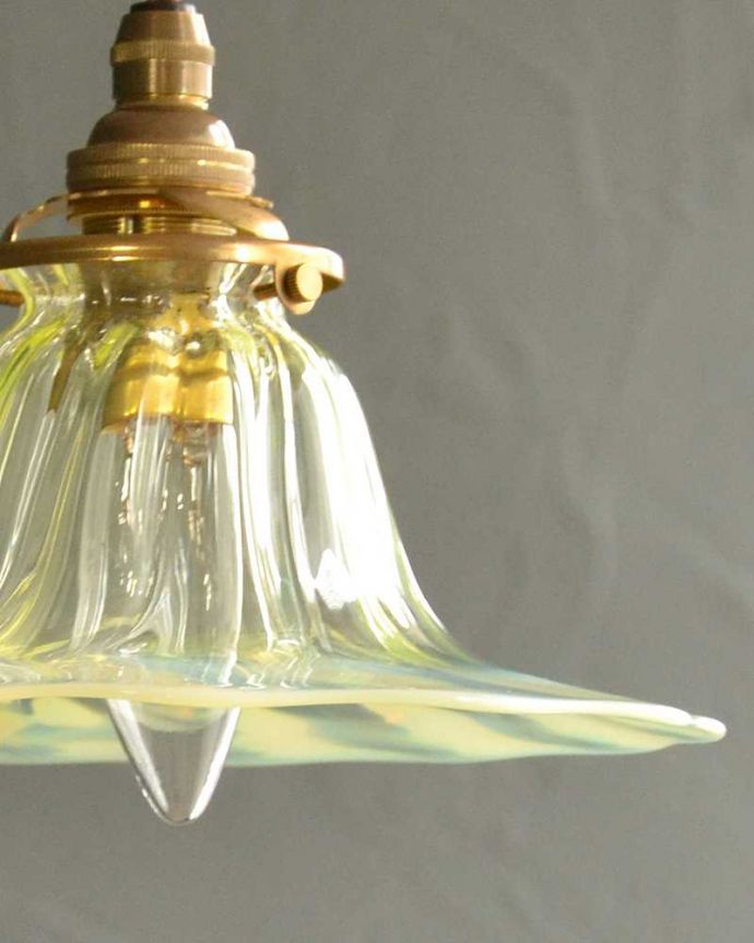 ペンダントライト　照明・ライティング　ヴァセリン風のガラスがキレイなペンダントライト（コード・シャンデリア球・ギャラリーA）。。(pl-223)