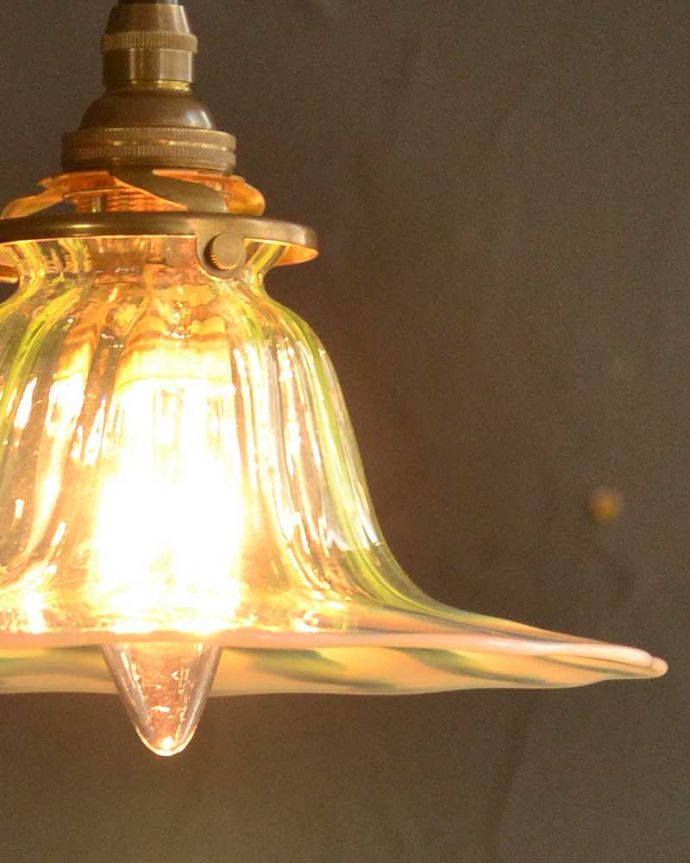 ペンダントライト　照明・ライティング　ヴァセリン風のガラスがキレイなペンダントライト（コード・シャンデリア球・ギャラリーA）。。(pl-223)