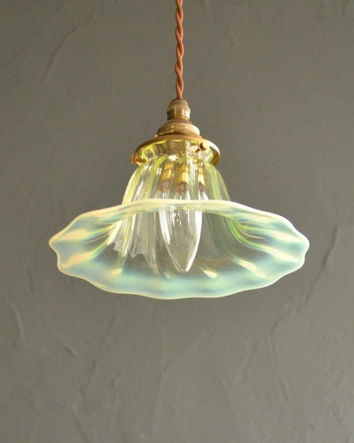 ペンダントライト　照明・ライティング　ヴァセリン風のガラスがキレイなペンダントライト（コード・シャンデリア球・ギャラリーA）。。(pl-223)