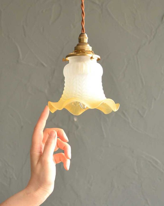 ペンダントライト　照明・ライティング　フロストガラスのペンダントライト（コード・シャンデリア電球・ギャラリーA付き）。。(pl-226)