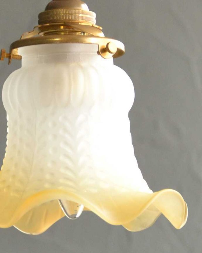 ペンダントライト　照明・ライティング　フロストガラスのペンダントライト（コード・シャンデリア電球・ギャラリーA付き）。。(pl-226)