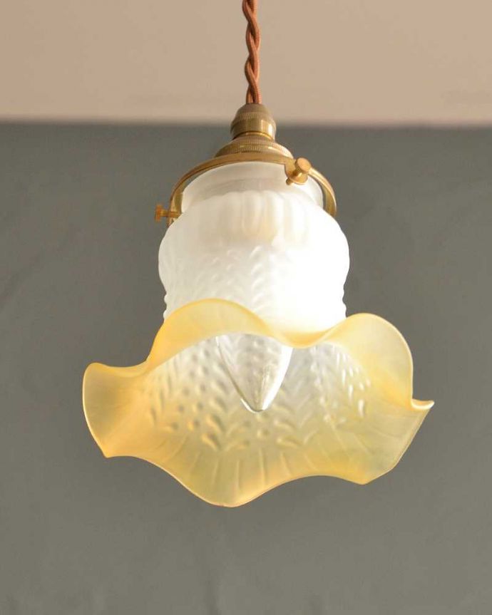 ペンダントライト　照明・ライティング　フロストガラスのペンダントライト（コード・シャンデリア電球・ギャラリーA付き）。。(pl-226)