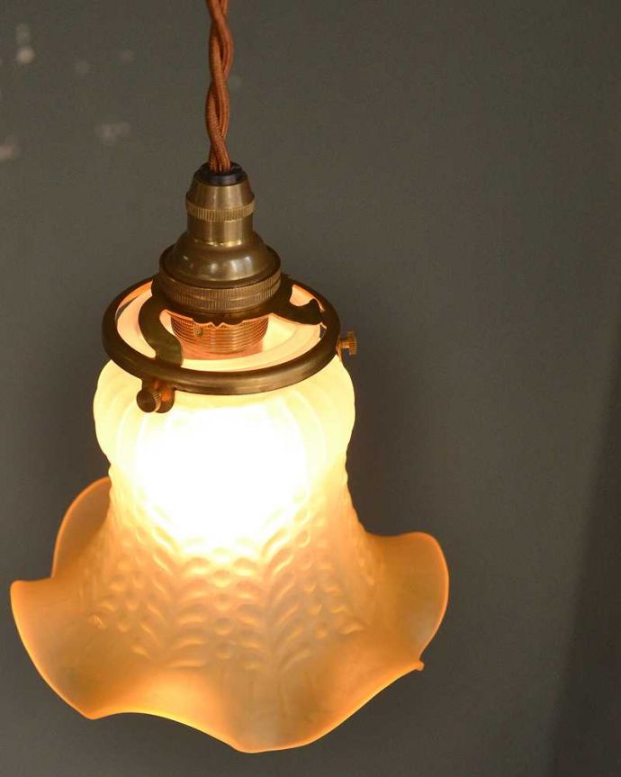 ペンダントライト　照明・ライティング　フロストガラスのペンダントライト（コード・シャンデリア電球・ギャラリーA付き）。。(pl-226)