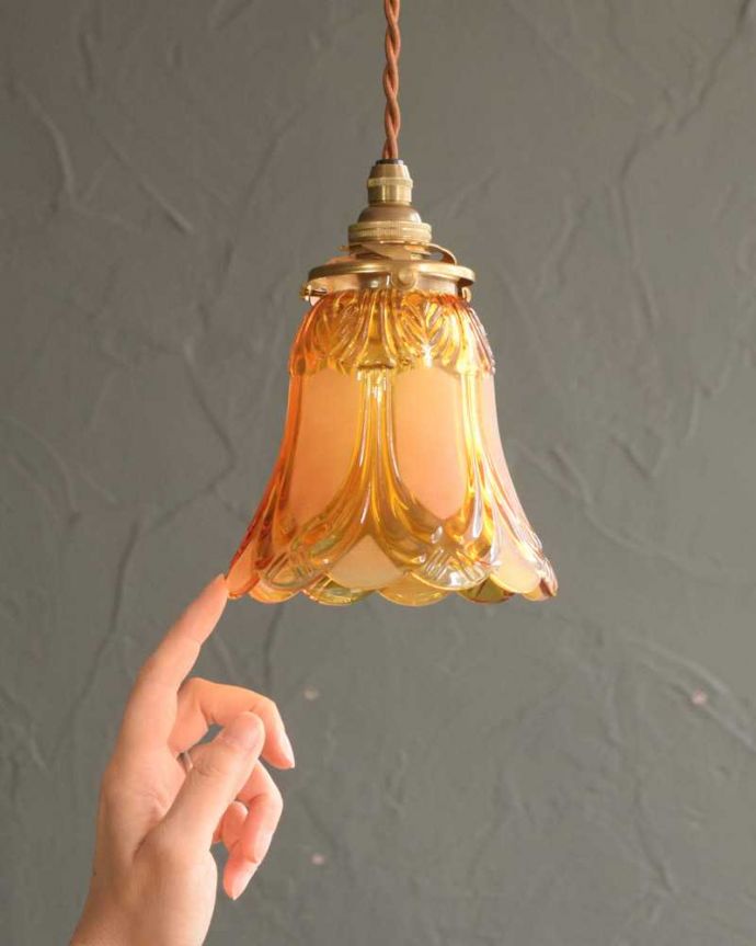 ペンダントライト　照明・ライティング　フロストガラスの美しい模様のペンダントライト(コード・シャンデリア電球・ギャラリーA。可愛らしいデザイン＆サイズ灯りが点いていない時も可愛いフォルムでお部屋を彩ってくれます。(pl-227)