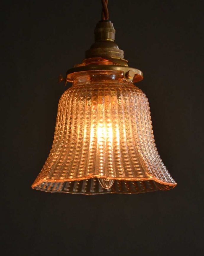 ペンダントライト　照明・ライティング　ガラスの模様が楽しめるカラーガラスのペンダントライト(コード・シャンデリア電球・ギャラリーA付き)。。(pl-231)