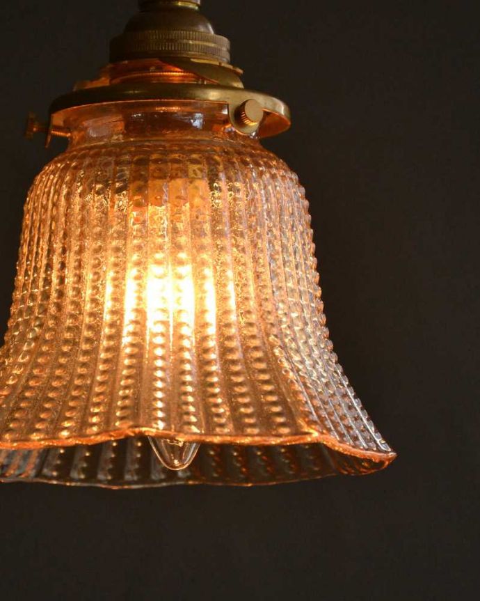 ペンダントライト　照明・ライティング　ガラスの模様が楽しめるカラーガラスのペンダントライト(コード・シャンデリア電球・ギャラリーA付き)。。(pl-231)