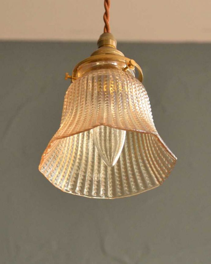 ペンダントライト　照明・ライティング　ガラスの模様が楽しめるカラーガラスのペンダントライト(コード・シャンデリア電球・ギャラリーA付き)。。(pl-231)