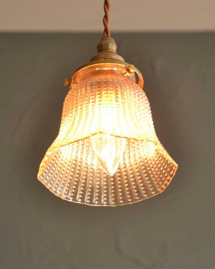 ペンダントライト　照明・ライティング　ガラスの模様が楽しめるカラーガラスのペンダントライト(コード・シャンデリア電球・ギャラリーA付き)。。(pl-231)
