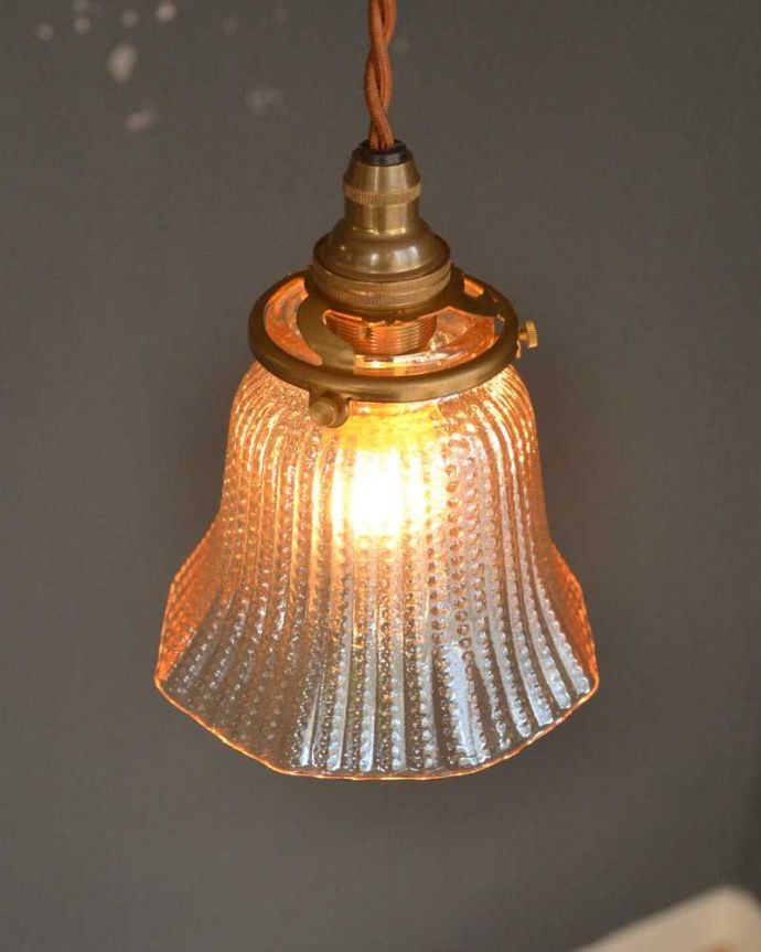 ペンダントライト　照明・ライティング　ガラスの模様が楽しめるカラーガラスのペンダントライト(コード・シャンデリア電球・ギャラリーA付き)。。(pl-231)