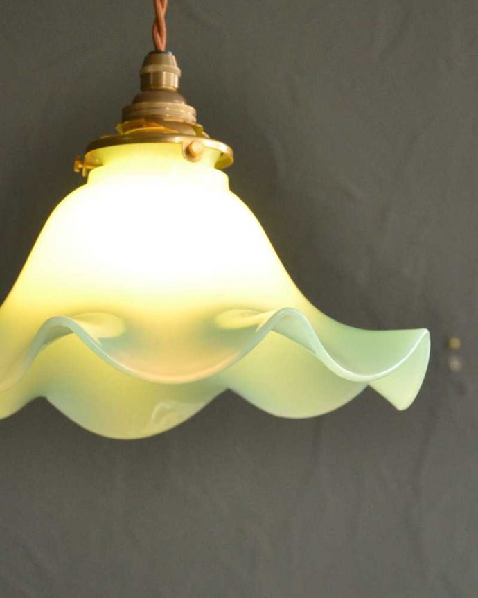 点灯後のペンダントライトの灯り