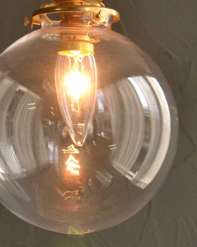 点灯後のペンダントライトの灯り