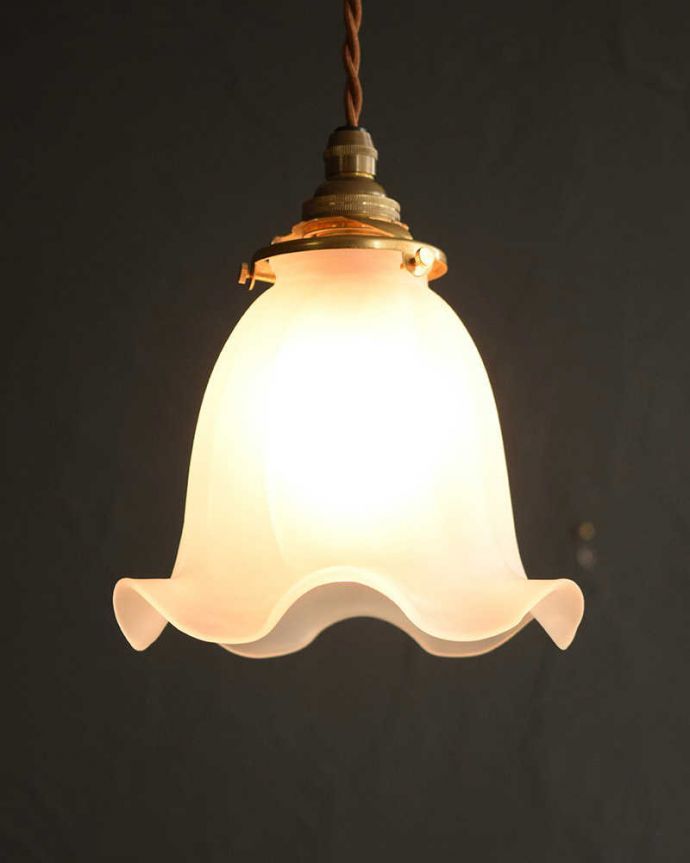 ペンダントライト　照明・ライティング　ふんわりと女性らしい優しいシルエットのペンダントライト（コード・シャンデリア電球・ギャラリーA付き）。。(pl-248)