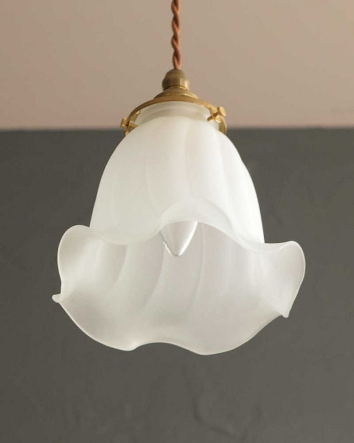 ペンダントライト　照明・ライティング　ふんわりと女性らしい優しいシルエットのペンダントライト（コード・シャンデリア電球・ギャラリーA付き）。。(pl-248)