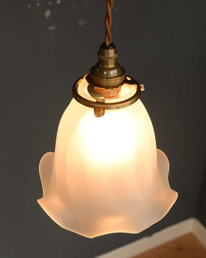 ペンダントライト　照明・ライティング　ふんわりと女性らしい優しいシルエットのペンダントライト（コード・シャンデリア電球・ギャラリーA付き）。。(pl-248)