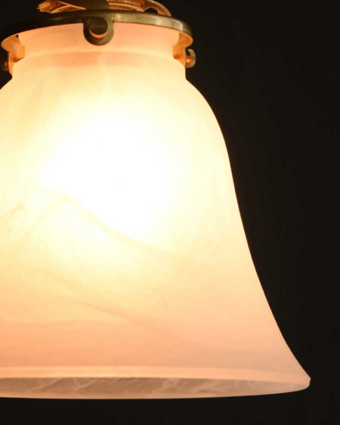 ペンダントライト　照明・ライティング　柔らかい灯りのガラスシェードペンダントライト(コード・シャンデリア電球・ギャラリーA付き) 。。(pl-249)