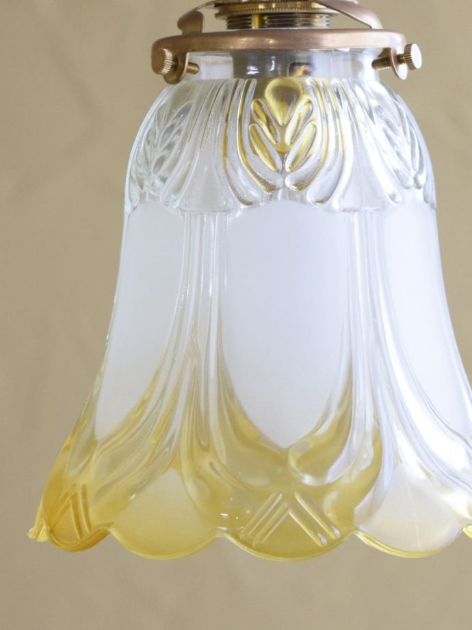 ガラスシェードの模様