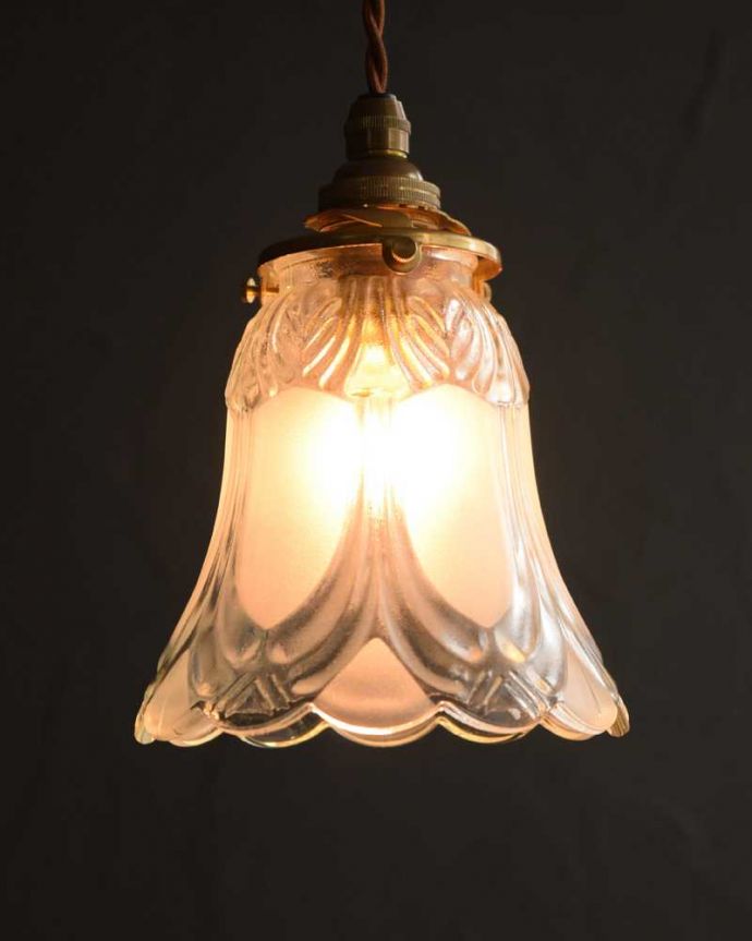 ペンダントライト　照明・ライティング　フロストガラスの美しい模様のペンダントライト(コード・シャンデリア電球・ギャラリーA付き)。。(pl-255)