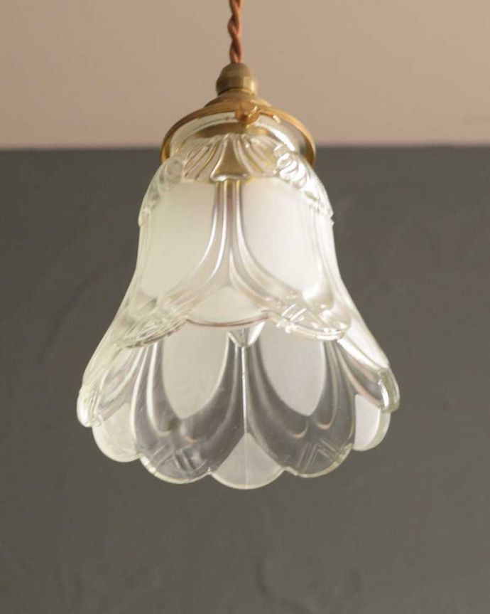 ペンダントライト　照明・ライティング　フロストガラスの美しい模様のペンダントライト(コード・シャンデリア電球・ギャラリーA付き)。。(pl-255)