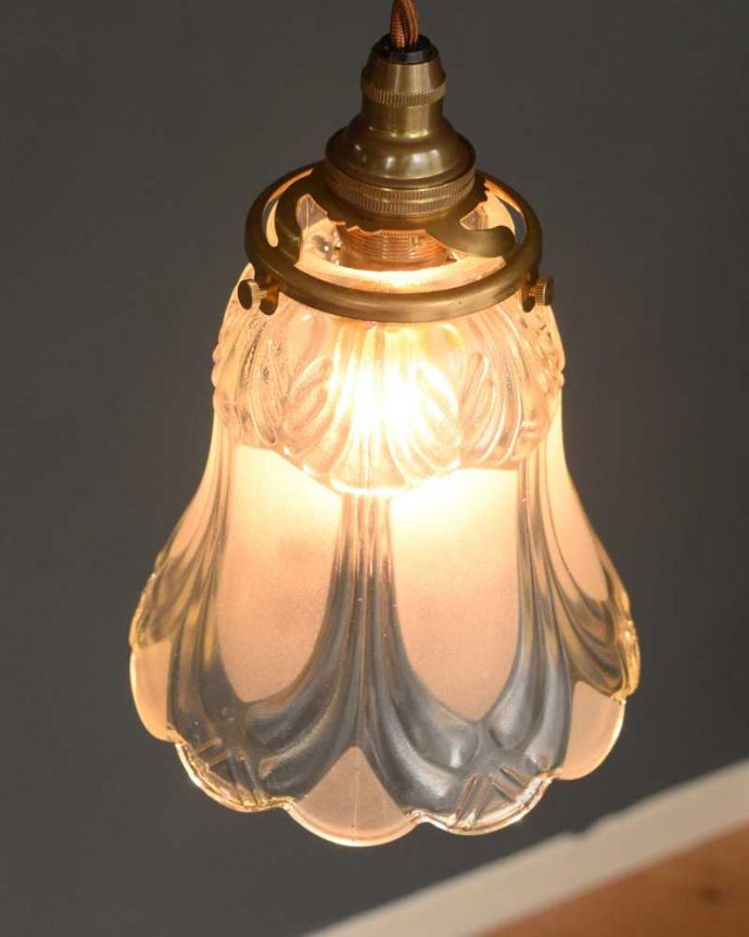 ペンダントライト　照明・ライティング　フロストガラスの美しい模様のペンダントライト(コード・シャンデリア電球・ギャラリーA付き)。。(pl-255)