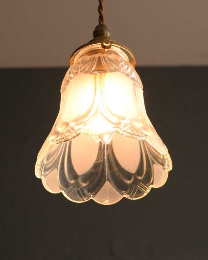 ペンダントライト　照明・ライティング　フロストガラスの美しい模様のペンダントライト(コード・シャンデリア電球・ギャラリーA付き)。。(pl-255)