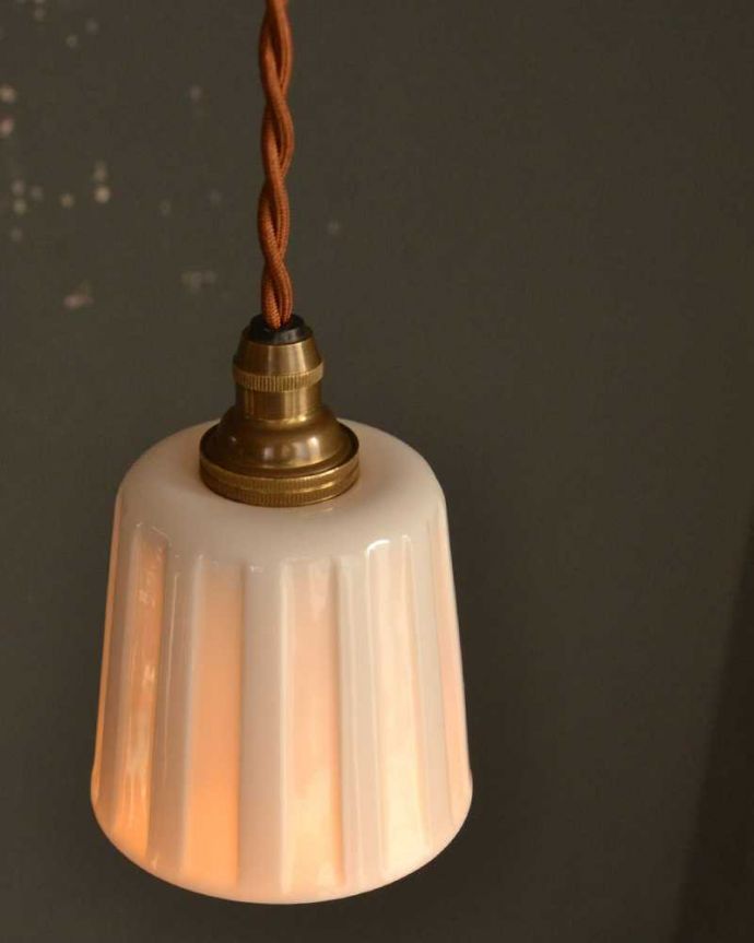 ペンダントライト　照明・ライティング　白磁シェード（レイユール）のペンダントライト(コード・丸球・ギャラリーなし)。。(pl-258)