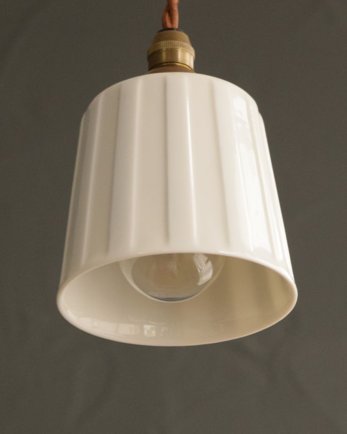 白磁シェード（レイユール）のペンダントライト(コード・丸球