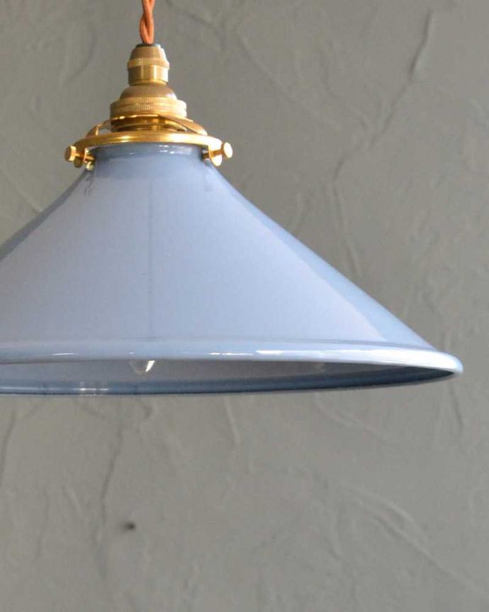 ペンダントライト　照明・ライティング　ぬくもりある雰囲気の琺瑯のペンダントライト (コード・シャンデリア電球・ギャラリーA付き)。。(pl-262)