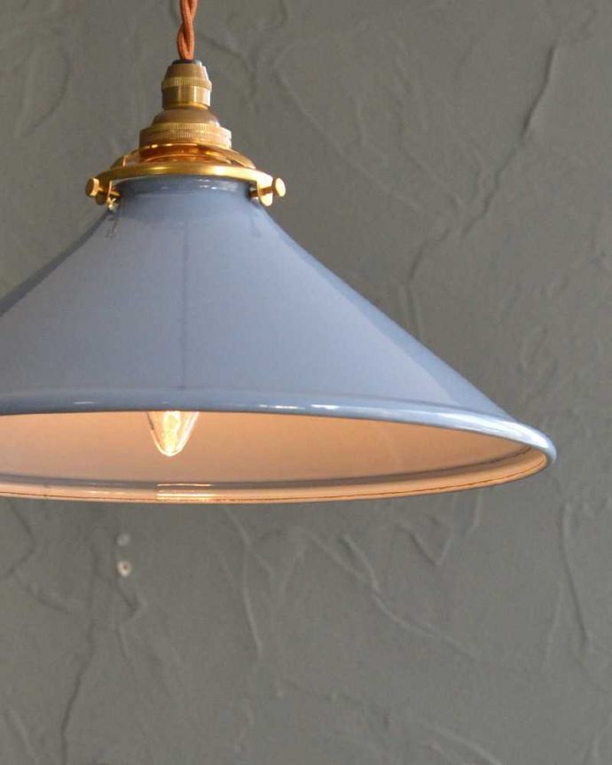 ペンダントライト　照明・ライティング　ぬくもりある雰囲気の琺瑯のペンダントライト (コード・シャンデリア電球・ギャラリーA付き)。。(pl-262)