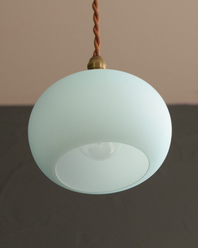 下から見たペンダントライト