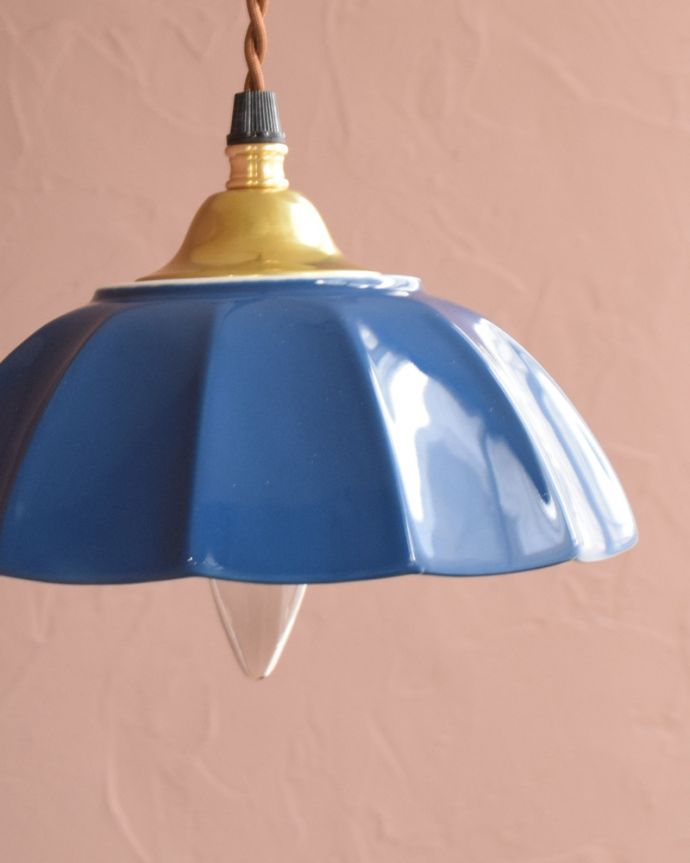 ペンダントライト　照明・ライティング　ぬくもりが感じられる陶器のペンダントライト（アンブレラ・ブルー）(ギャラリー付きコード・シャンデリア電球)。。(pl-266)