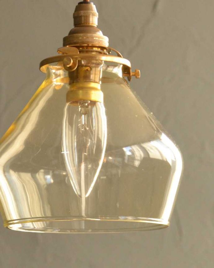 ガラスシェードの模様