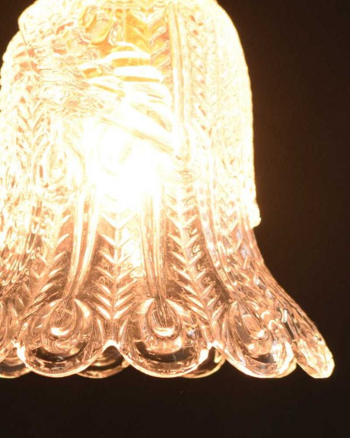 点灯後のペンダントライトの灯り